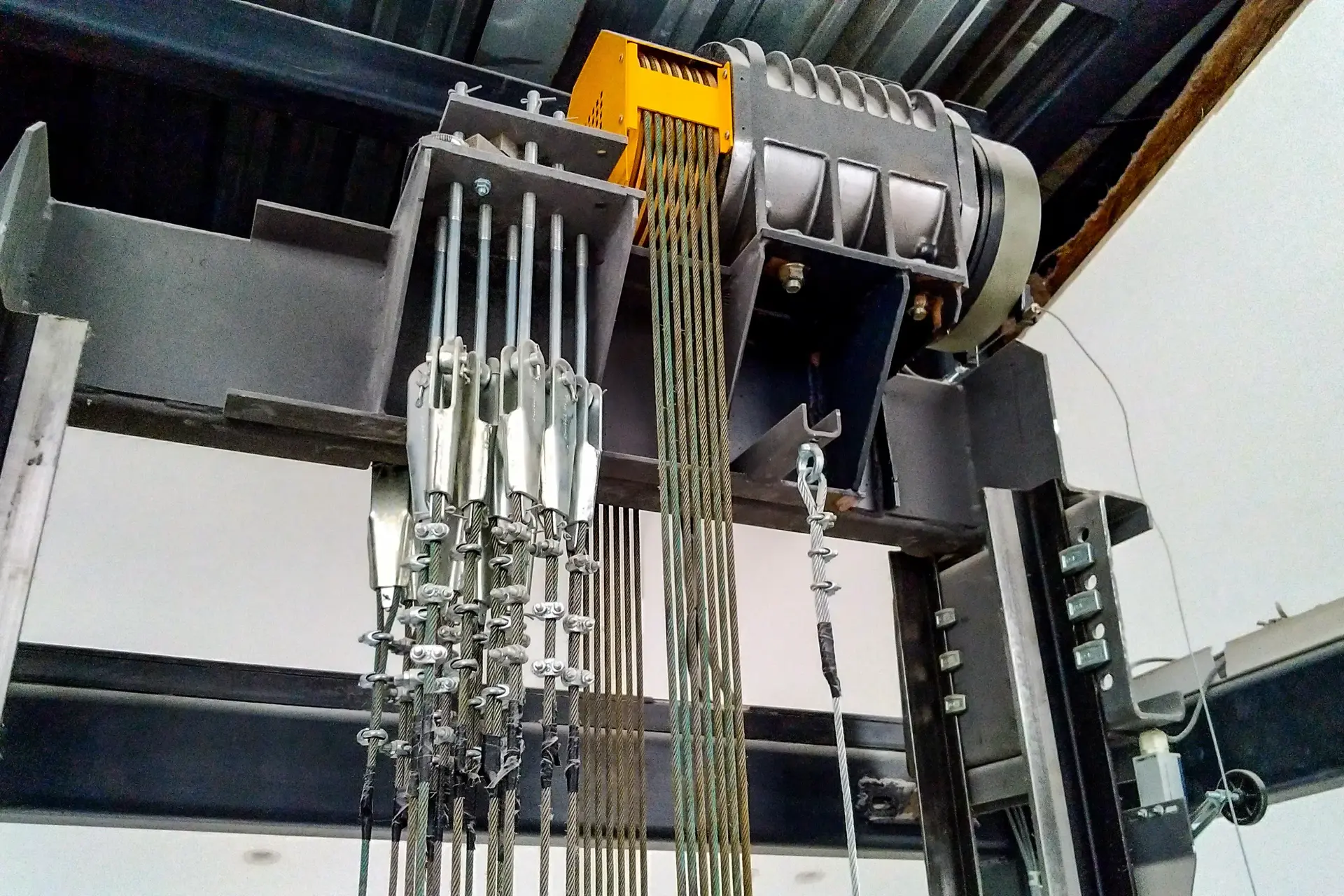 Lift mechanics